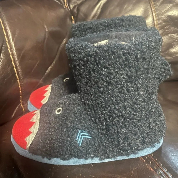 Totes toasties Blue Kid Shark Slipper boots Medium 13-1 - Picture 2 of 8